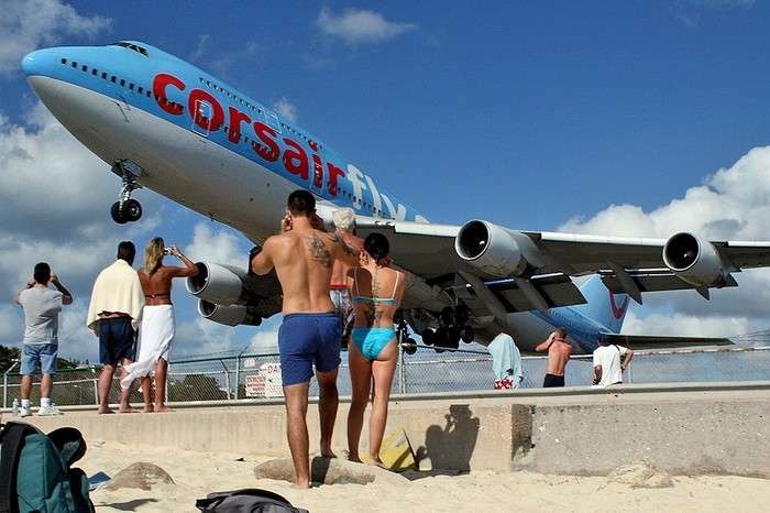 Lotnisko tuż obok plaży 4
