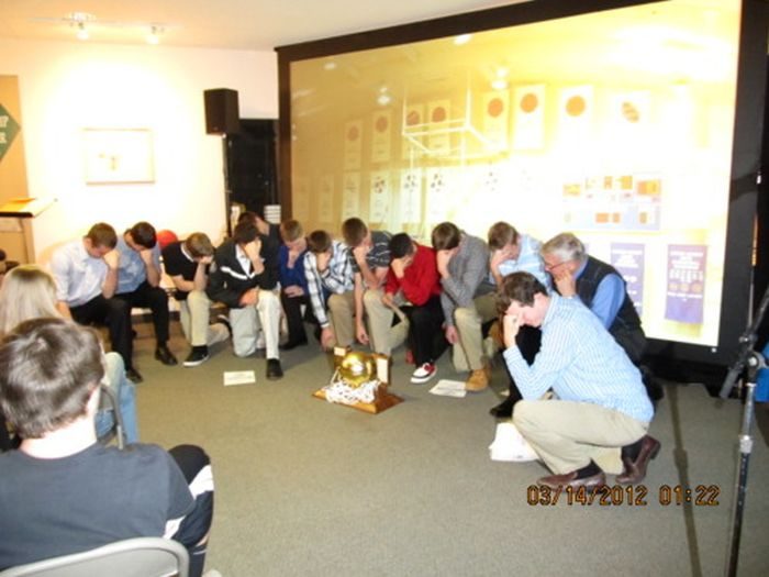 Tebowing 8