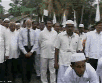 Upk1329930647V0B.gif